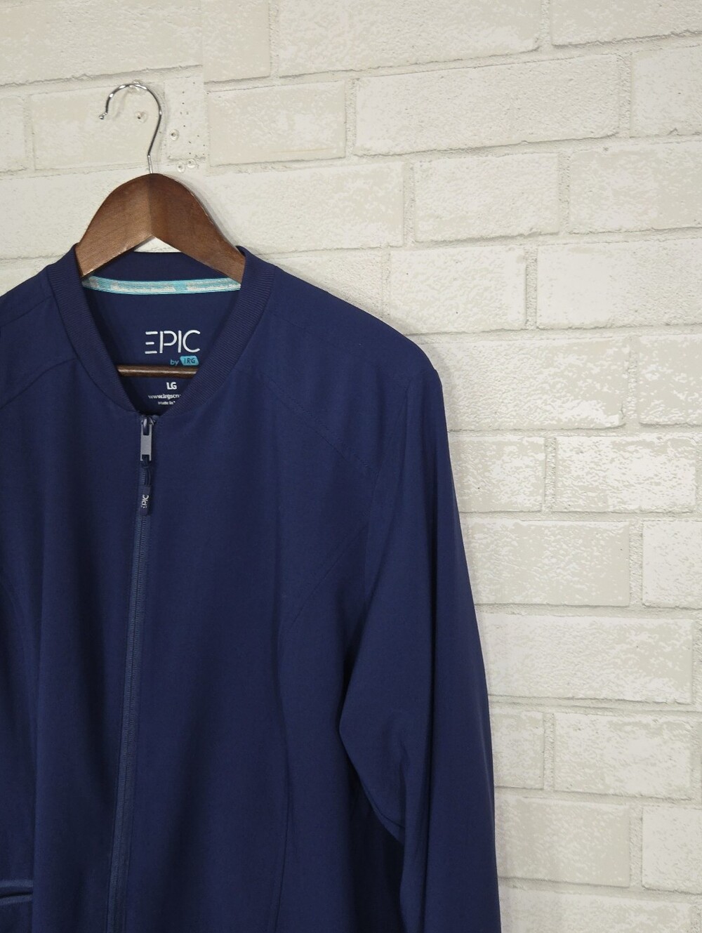 Epic by IRG *like new* scrub jacket - Picture 6 of 14